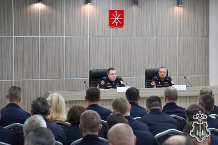Заместитель директора Росгвардии генерал-полковник полиции Василий Сонин определил приоритеты развития вневедомственной охраны на Всероссийском совещании в Туле