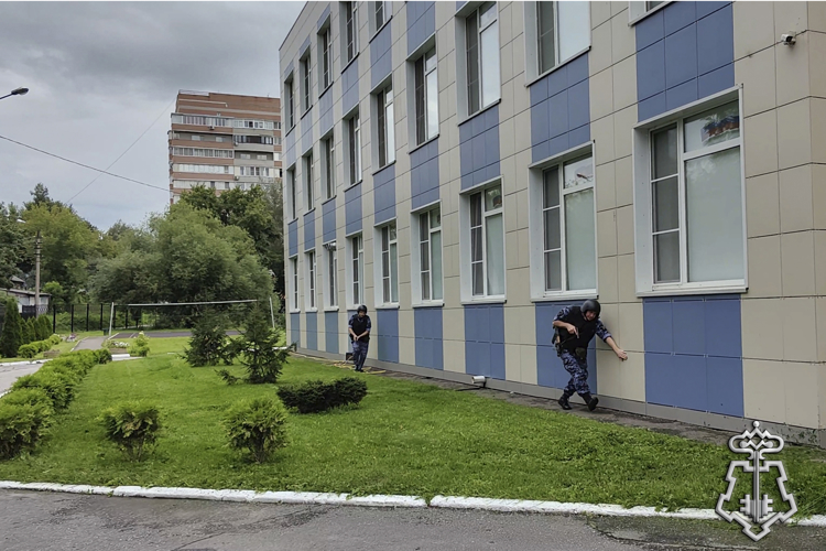 Тульские росгвардейцы провели масштабные учения в образовательных учреждениях