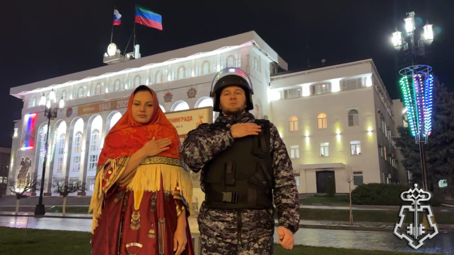 Сотрудники вневедомственной охраны Росгвардии провели флешмоб, посвященный Году единства народов России (видео)
