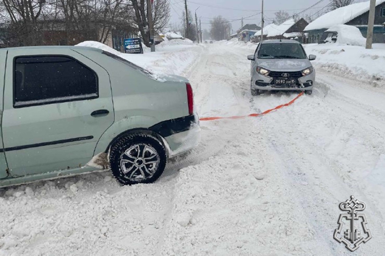 Росгвардейцы продолжают оказывать содействие водителям, попавшим в затруднительные ситуации на дорогах в Тульской области