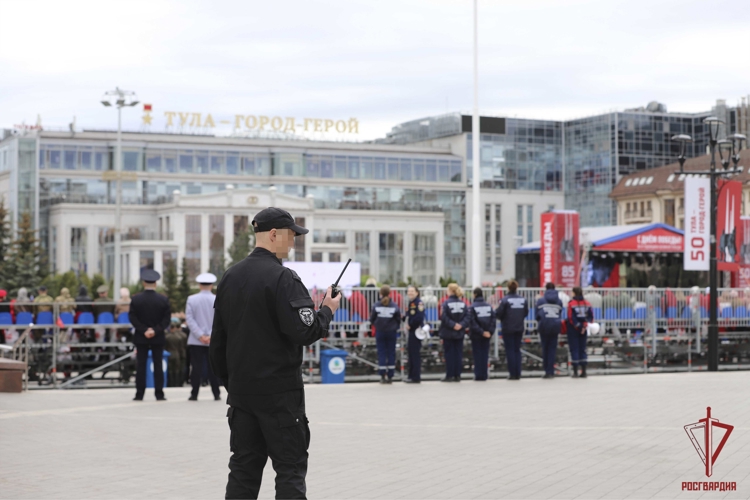 Росгвардейцы приняли участие в обеспечении охраны общественного порядка в День Победы в Туле