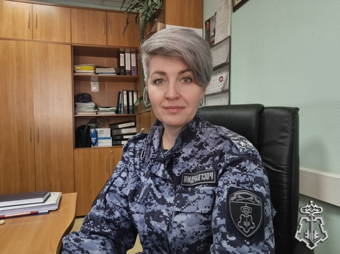 СОТРУДНИЦА ВНЕВЕДОМСТВЕННОЙ ОХРАНЫ ОТМЕЧЕНА В РУБРИКЕ "ЗНАЙ НАШИХ"