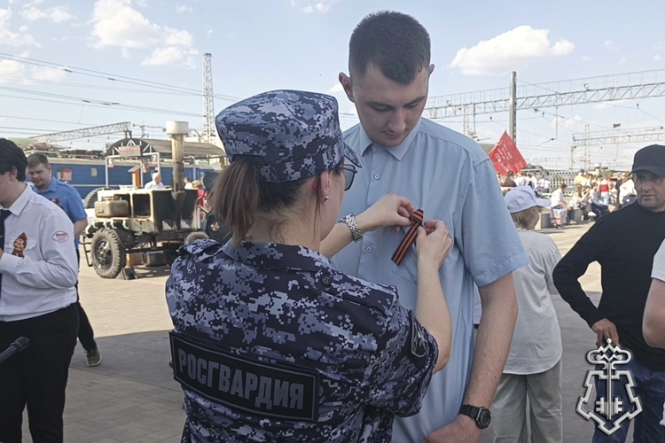Росгвардейцы приняли участие во Всероссийской акции «Георгиевская ленточка» в Туле