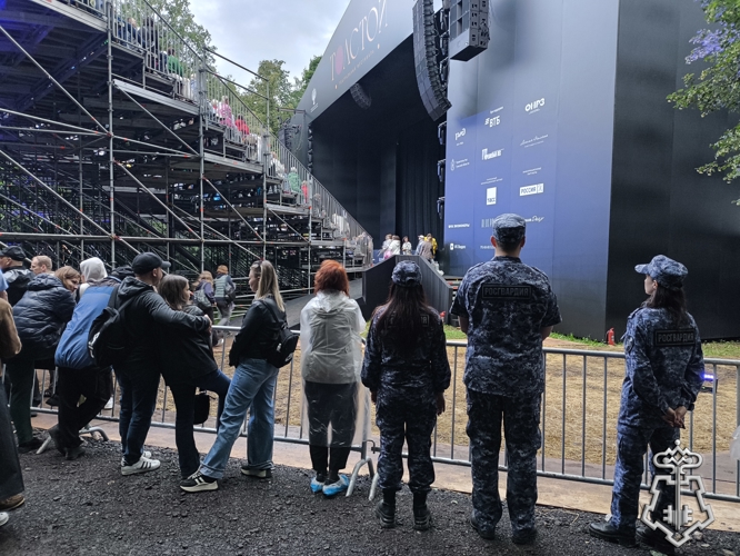 Росгвардейцы обеспечили безопасность на театральном фестивале «Толстой» в «Ясной поляне»