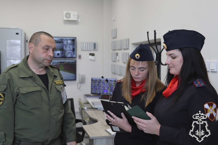 В преддверии нового учебного года сотрудники Росгвардии провели учения по сигналу «Тревога» в тульской школе
