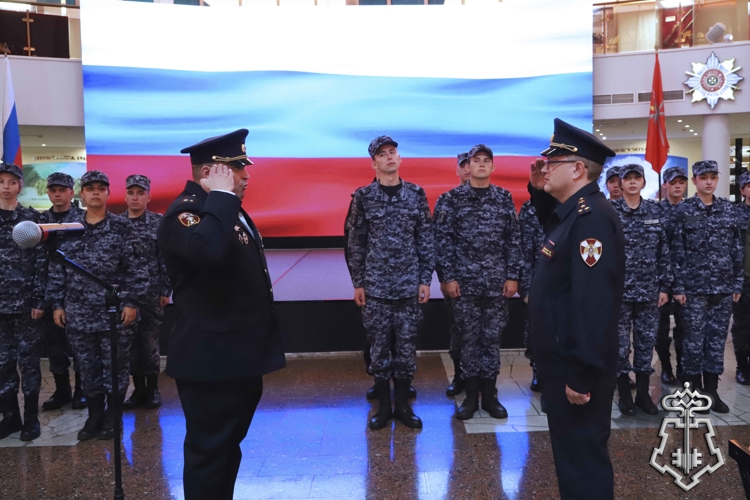 Сотрудники вневедомственной охраны Росгвардии приняли присягу в Туле